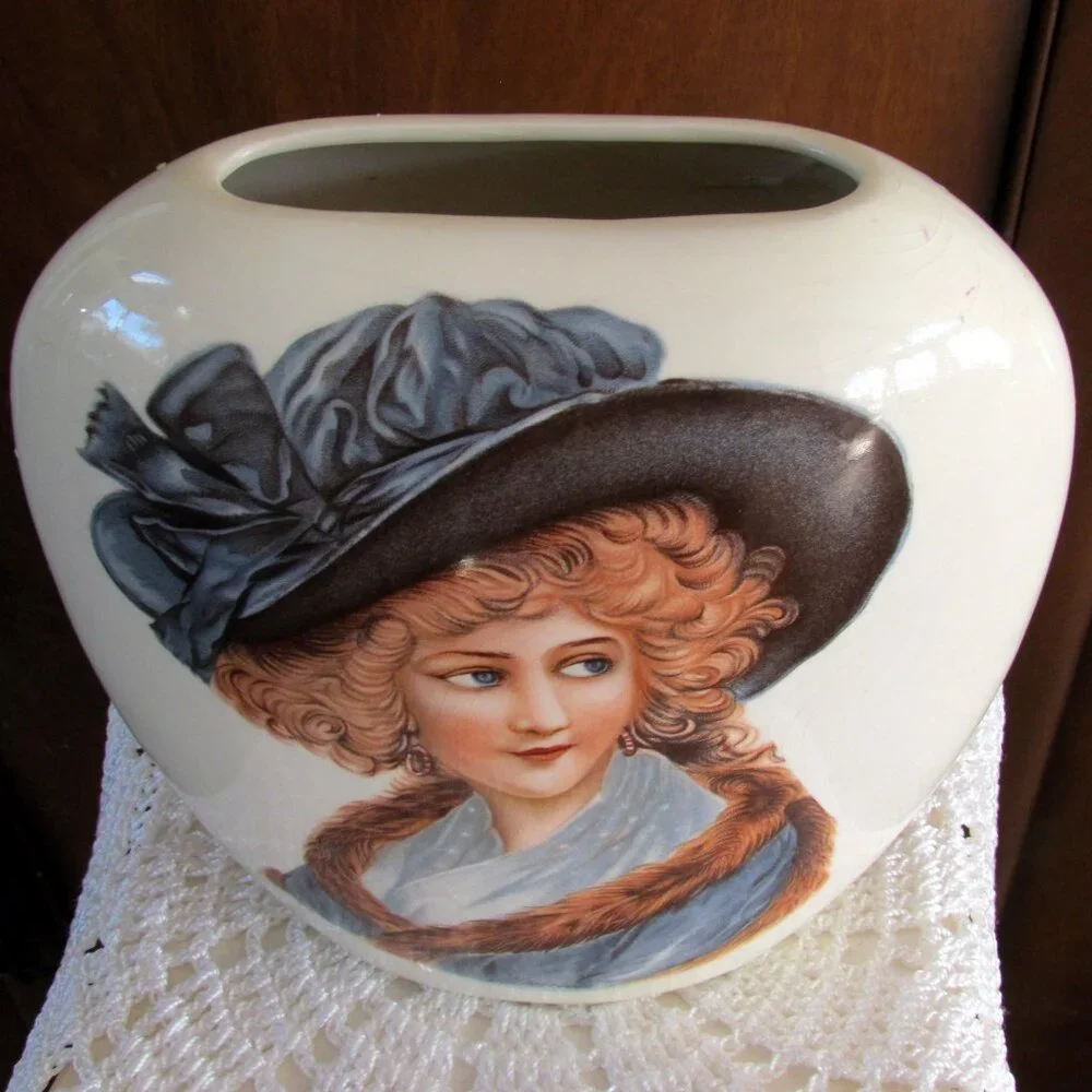 ART VASE 1920s STYLE w LADY PORTRAIT in BLUE HAT & FLIRTY LOOK OVAL SHAPE, EUC - Picture 4 of 7